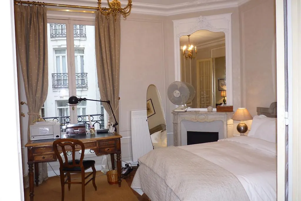 Prestigious 2 Bedroom Near Champs Elysees Apartment *