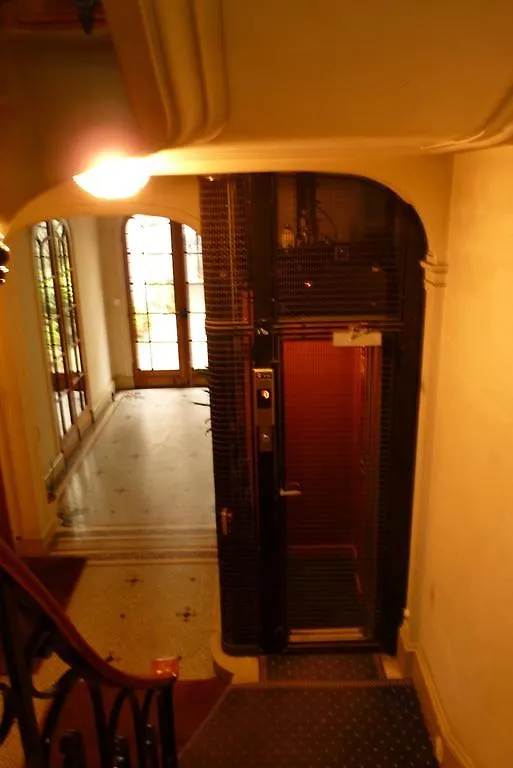 Prestigious 2 Bedroom Near Champs Elysees Apartment Paris