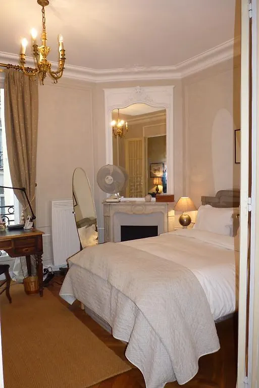 Prestigious 2 Bedroom Near Champs Elysees Apartment