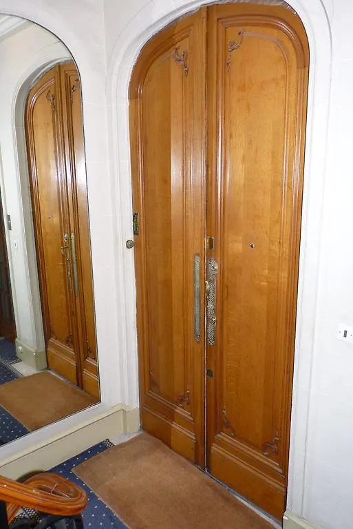 Prestigious 2 Bedroom Near Champs Elysees Apartment
