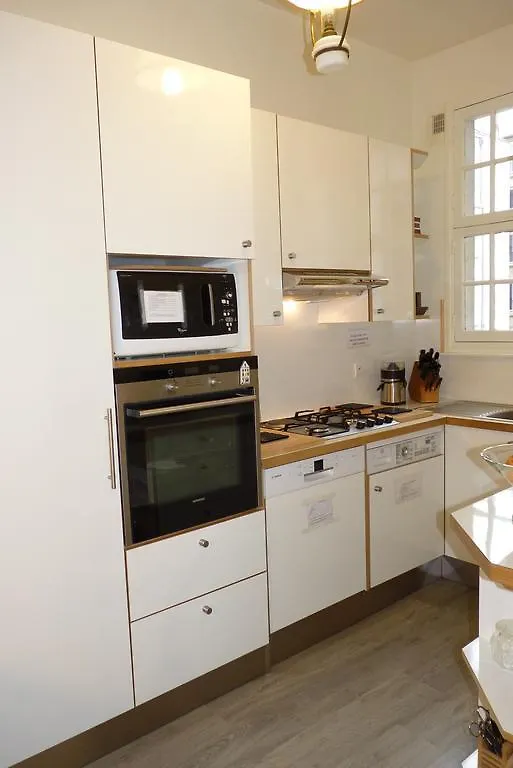 Apartment Prestigious 2 Bedroom Near Champs Elysees Paris