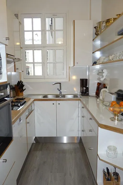 Prestigious 2 Bedroom Near Champs Elysees Apartment Paris