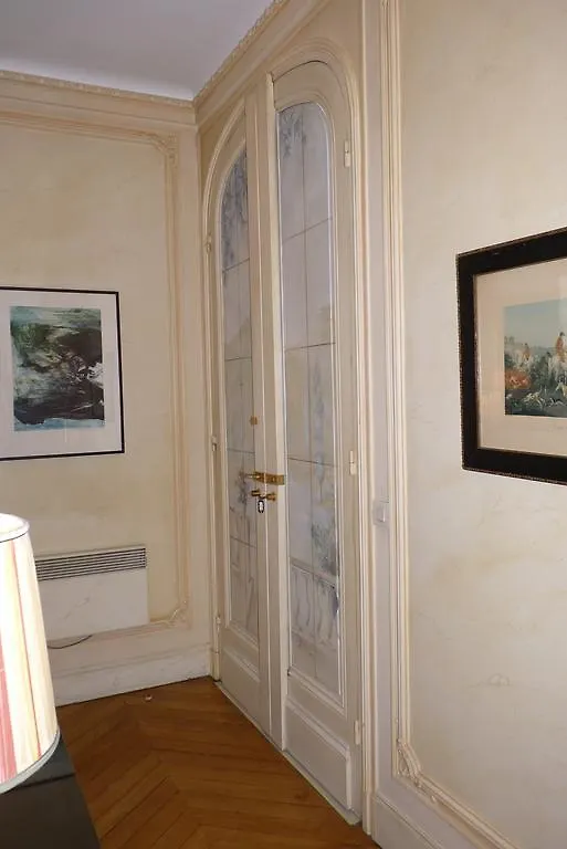 Apartment Prestigious 2 Bedroom Near Champs Elysees