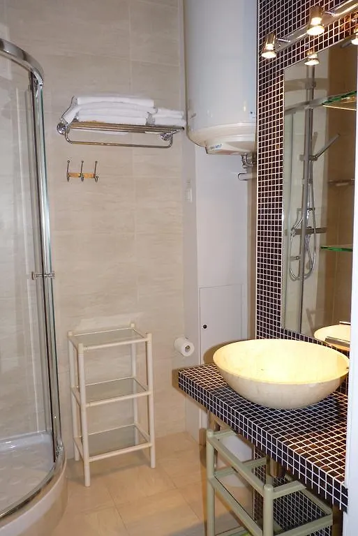 Prestigious 2 Bedroom Near Champs Elysees Apartment