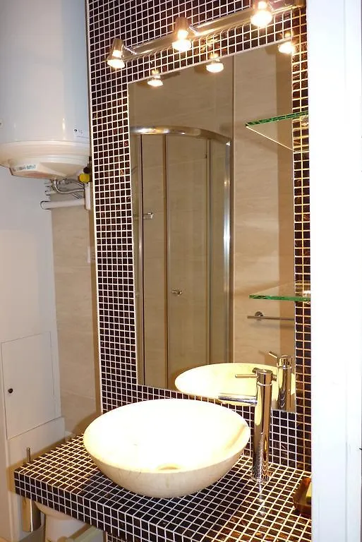Prestigious 2 Bedroom Near Champs Elysees *
