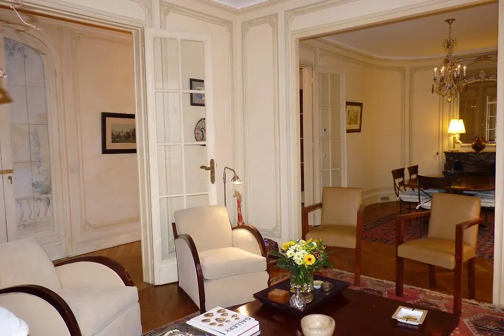 Prestigious 2 Bedroom Near Champs Elysees Apartment