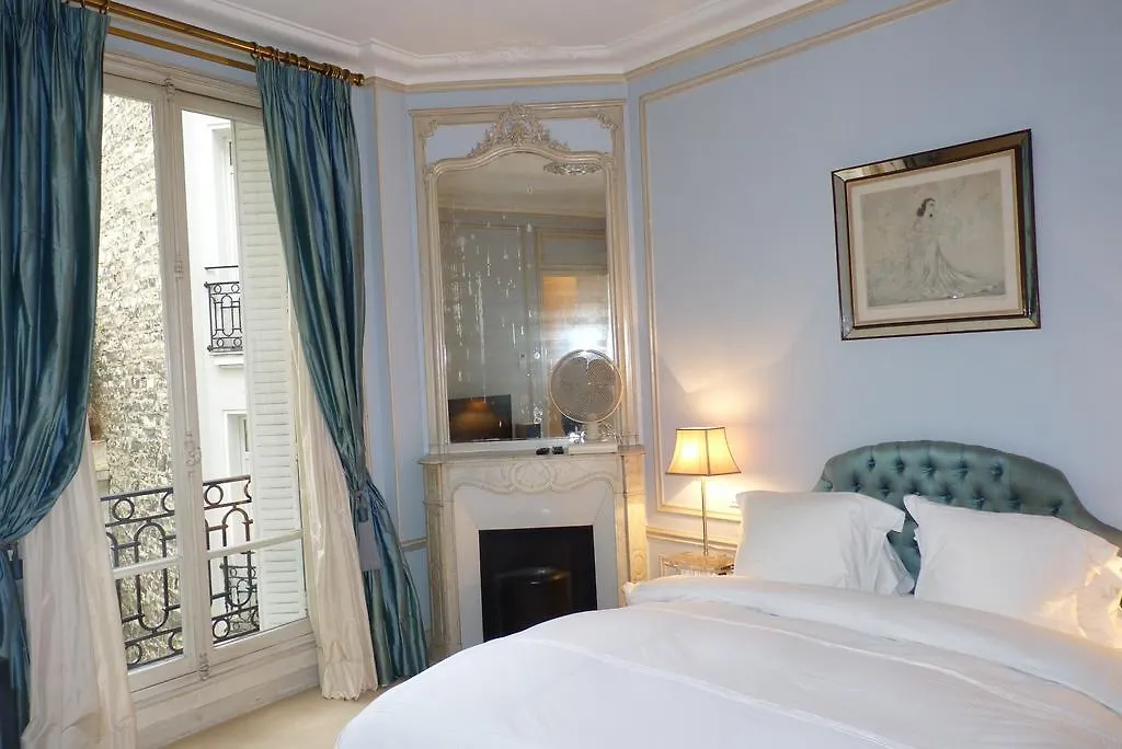 Prestigious 2 Bedroom Near Champs Elysees